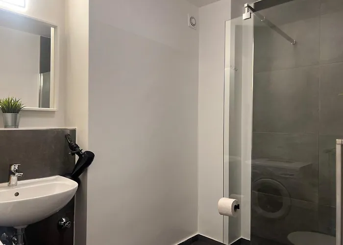 T&k - - 2 - Vollausgestattet Lejlighed